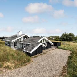 4 Bedroom Stunning Home In Hirtshals, viešbutis Hirtshalse