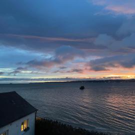 For Sea Lovers ! Coastguard Boat House right on Belfast Lough, hotel u gradu 'Newtownabbey'