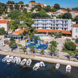 Viesnīca Hotel Lumbarda pilsētā Lumbarda