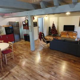Grand appartement neuf avec parking gratuit., hotel en Malbuisson