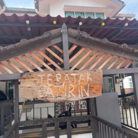 NO 121 NAZIRIN HOMESTAY TMN DESA MANJUNG, hotel in Lumut