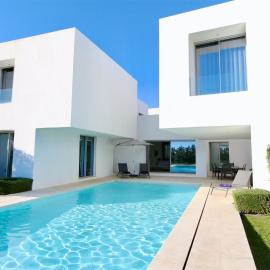 Villa BEA - Luxury Villa with Private Pool heated optional, Jacuzzi, Golf Views by Clever Details, hotel in Vilamoura