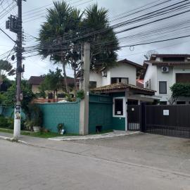 Casa em Juquehy, condomínio com piscina, área verde a 700 m da praia, hotel in Praia de Juquehy
