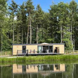 Pine Boutique Lodge with hot tub for couples & dog, hotel em York
