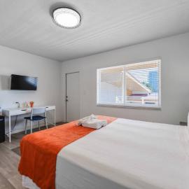 Comfortable Beachfront Studio with pool! -M32