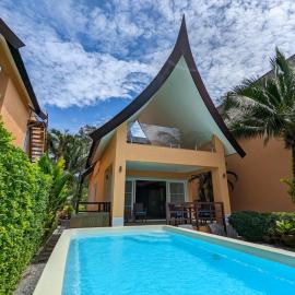 Blue Sky Pool Villa - by KohChangVillas, hótel í Trat