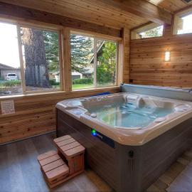 Cheyenne Chalet home, Hotel in Round Hill