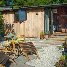 Little Kestrel Cabin, hotel in Pennal
