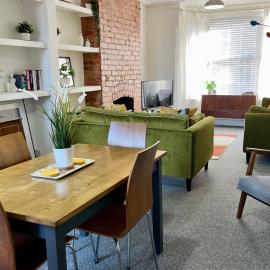 Contemporary 2 Bedroom Victorian Town House - Sleeps up to 6
