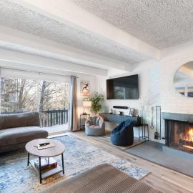 Vermont Getaway! Newly renovated!, hôtel à Stratton Valley