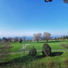 Appartement vue sur le golf et le Lac Leman, hotel in Publier