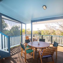 The Blue House - 100M TO BEACH, PET FRIENDLY, BIG HOUSE, SLEEPS 8, hotel a Point Lookout