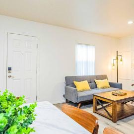 Stylish 2B2B country style house, Hotel in Glendora