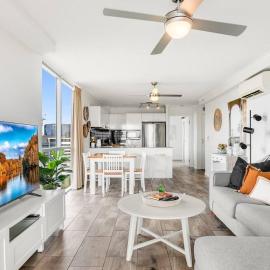 Spacious Inner city Apartment with free parking