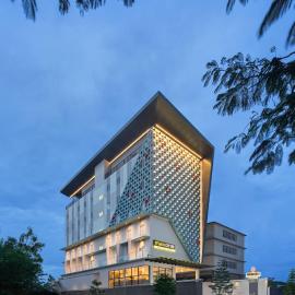 MaxOneHotels at Kota Harapan Indah-Bekasi, khách sạn ở Bekasi