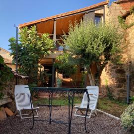 El jazmín de la Fuente casa rural, hotel in Guijo de Santa Bárbara