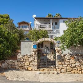 Apartments by the sea Milna, Vis - 8895, hotel in Rukavac