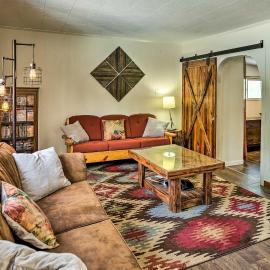 Private La Pine Cabin Rental: 30 Mi to Bend!，拉松的飯店