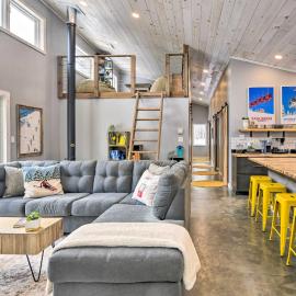 Adirondack Cabin Near Whiteface Mountain Resort!, hotel din Wilmington