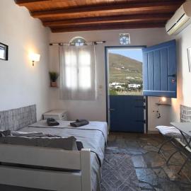 Lovely Studio Apartment For 2 Ppl In Tinos, hotel in Agios Sostis