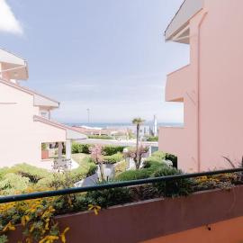 Appartamento a 20mt dal mare con piscina condominiale, hotel in Marcelli