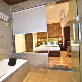 Hotel Candor Amigo Airoli Mind Space, ξενοδοχείο σε Νάβι Μουμπάι
