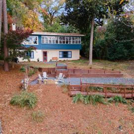 Old Blue's Retreat: Lakeview Cozy Cottage