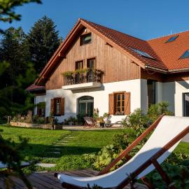Zagroda na Pacanach, hotel en Iwkowa
