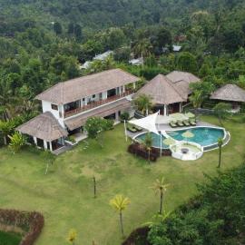 Villa Ravenala - Sumptuous 5BR Luxury Villa 10min away from Lovina in North of Bali
