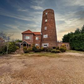 The Windmill by TJ Serviced Property, hótel í Farcet