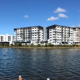 Waterline at Oceanside, hotel di Kawana Waters