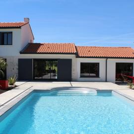 Villa grand standing avec piscine proche Nantes, hotelli kohteessa La Chapelle-Heulin