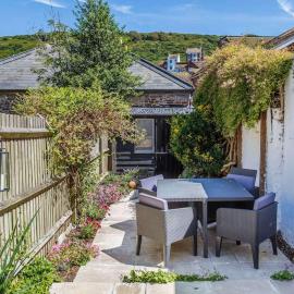 Charming Old Town Cottage With Modern Features, hotel in Hastings