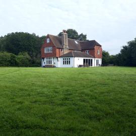 Luxury 7 Bed Family Home 3 Acre Plot Secluded Yet Near City, hotel in Normandy