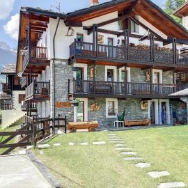 Casa Lo Tzé, hotel em Valtournenche