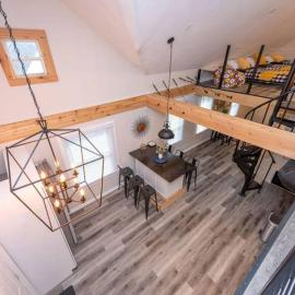 Family Beach Retreat w/Fun Loft Space, Firepit, hotel in Michigan City
