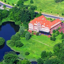 Park Hotel Fasanerie Neustrelitz – hotel w mieście Neustrelitz