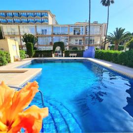 A un paso de la playa con piscina privada