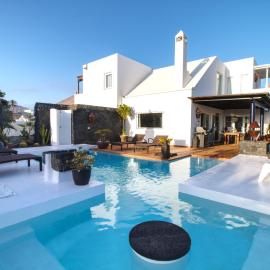 Villa Canis, hotel u gradu Tijas