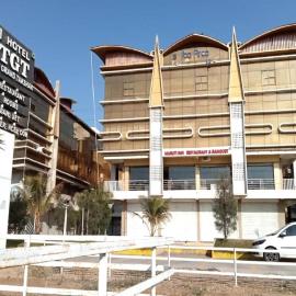 The Grand Takshak Hotel, Hotel in Mehsāna