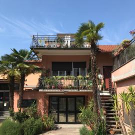 Appartamento con 3 camere 3 bagni e posto auto Libri e Giardini