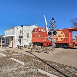 Unique Joplin Gem: Converted Train Car Studio, Hotel in Joplin