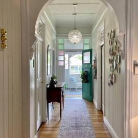 Gorgeous Arthouse Queenslander In Ipswich, hotel in Bundamba