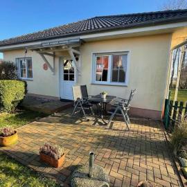 Ferienwohnung OTTOSIN mit Terrasse und Garten