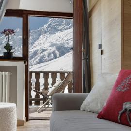 HelloCHALET - Pandora Mountain View with jacuzzi, garage and ski storage, hotel in Breuil-Cervinia