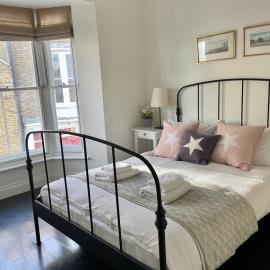 Tasteful apartment moments from the beach, Bunting by Whitstable-Holidays