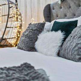 *The 4Seasons:Themed Retreat w/Hot Tub-Pool Table*, hotel v destinácii Decatur