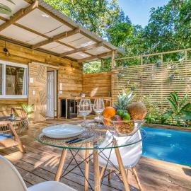 Monkey Tiny House - Private swimming pool, Hotel in Big Bight
