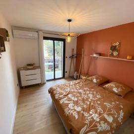 f2 4 pers 5min commerce plages, hotel in Saint-Aygulf