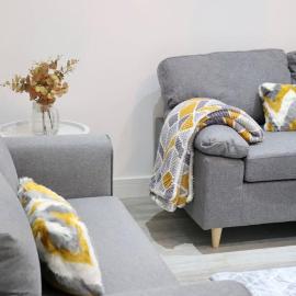 Contemporary & Stylish House . FREE Parking, hotel in Beeston Hill
